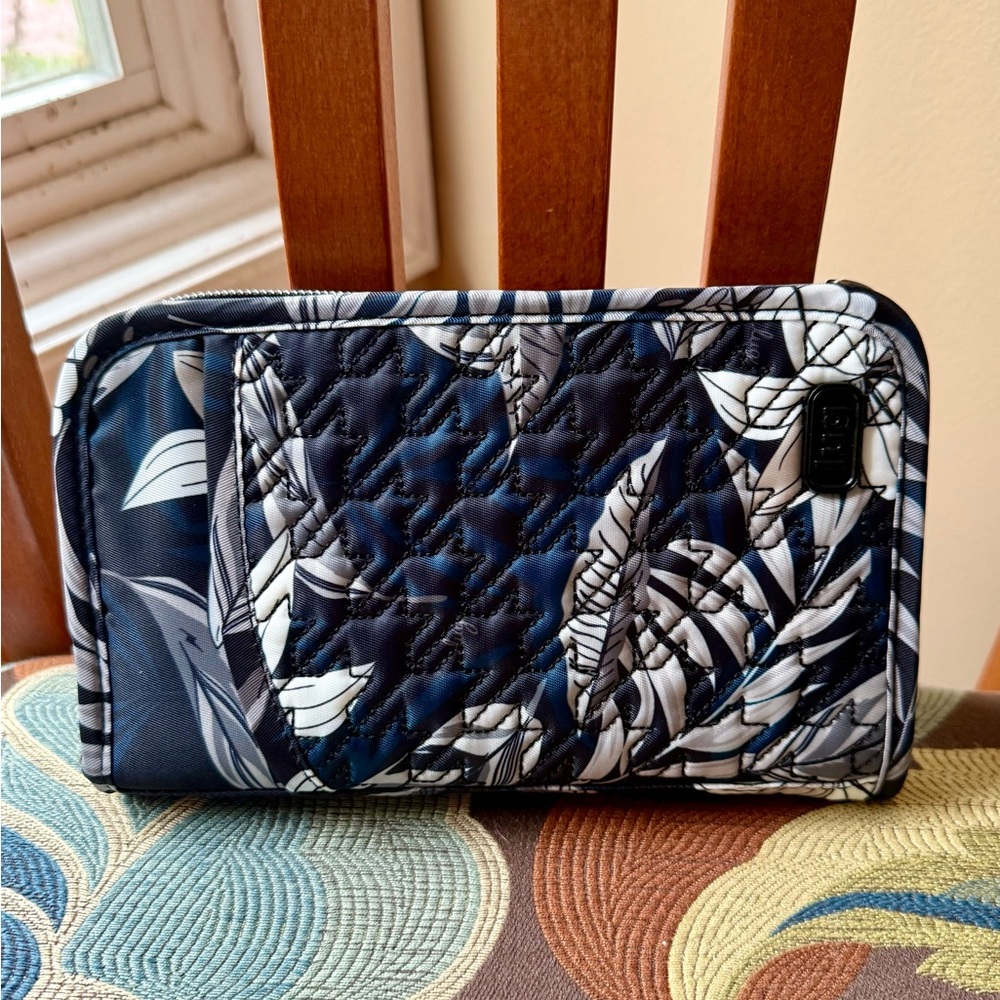 LUG Tandem Zip wallet in Lily Black RFID